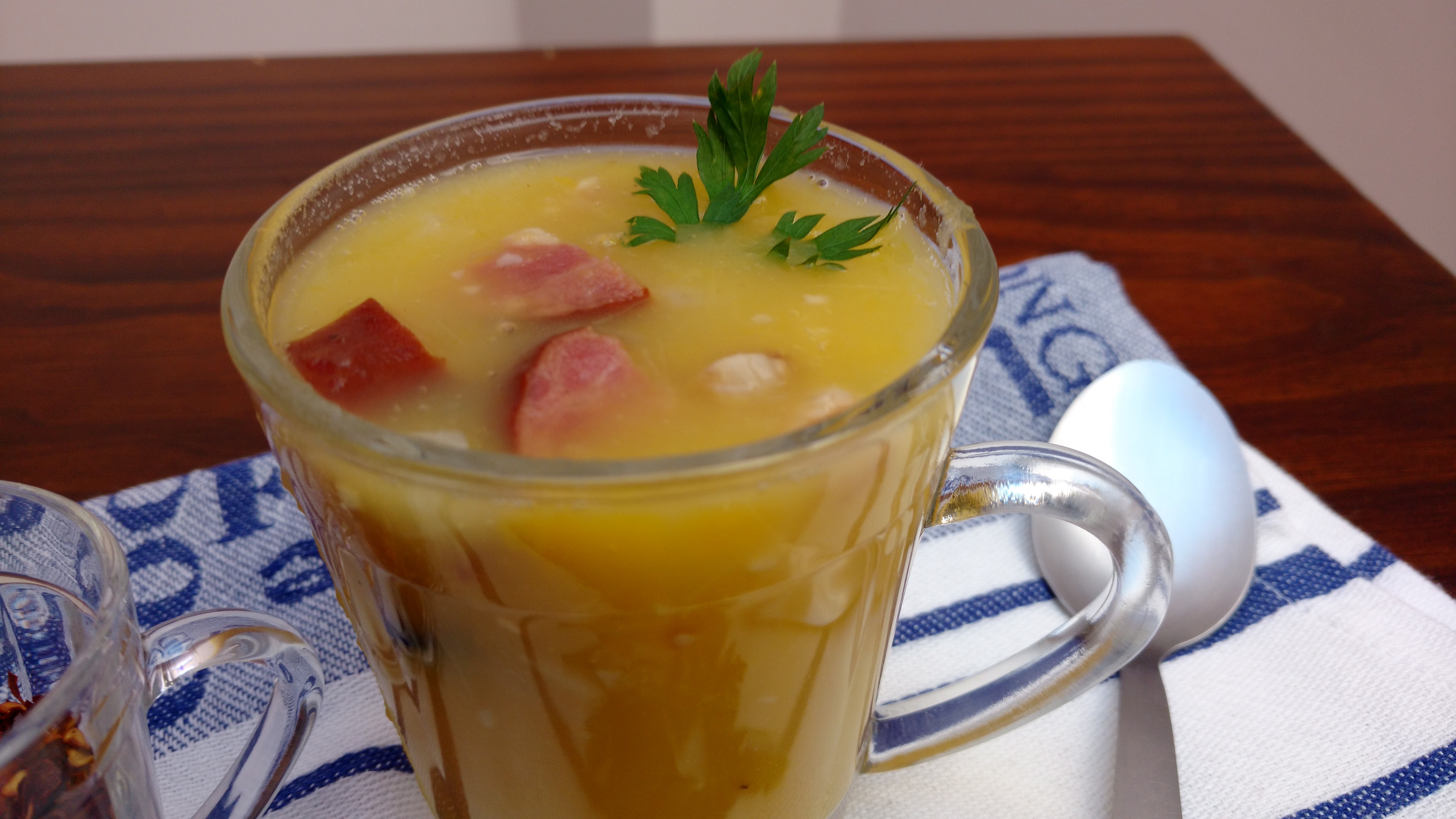 receitas de sopas sopa de mandioca com mandioquinha, calabresa e bacon