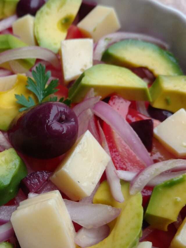 Saladas coloridas para  dias  quentes
