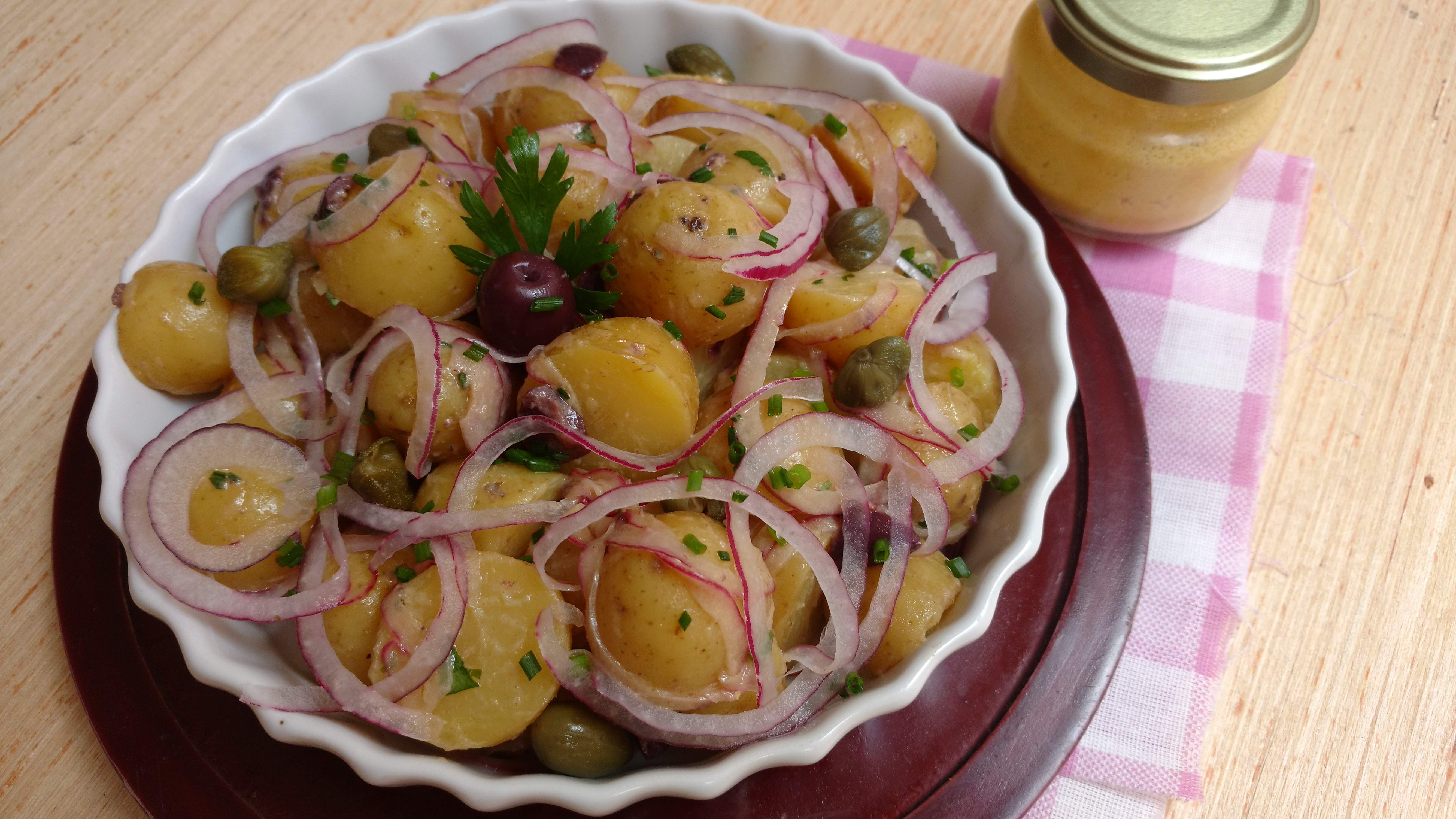 salada de batata com cebola roxa